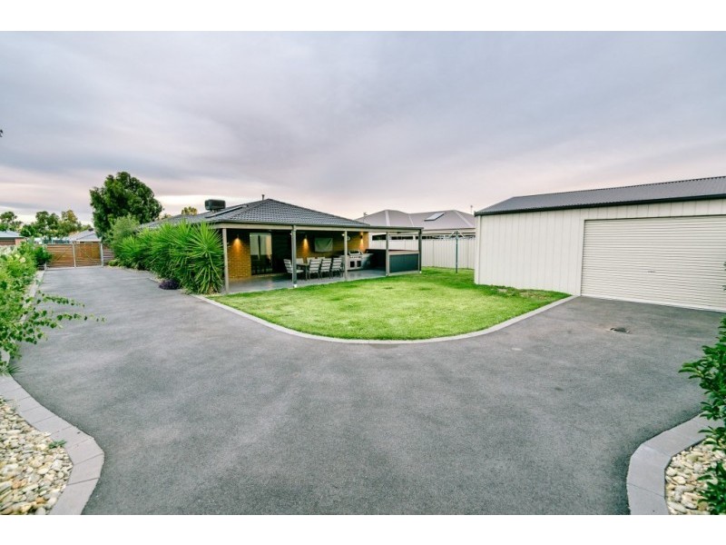 16 O’Neill Court, Epsom VIC 3551