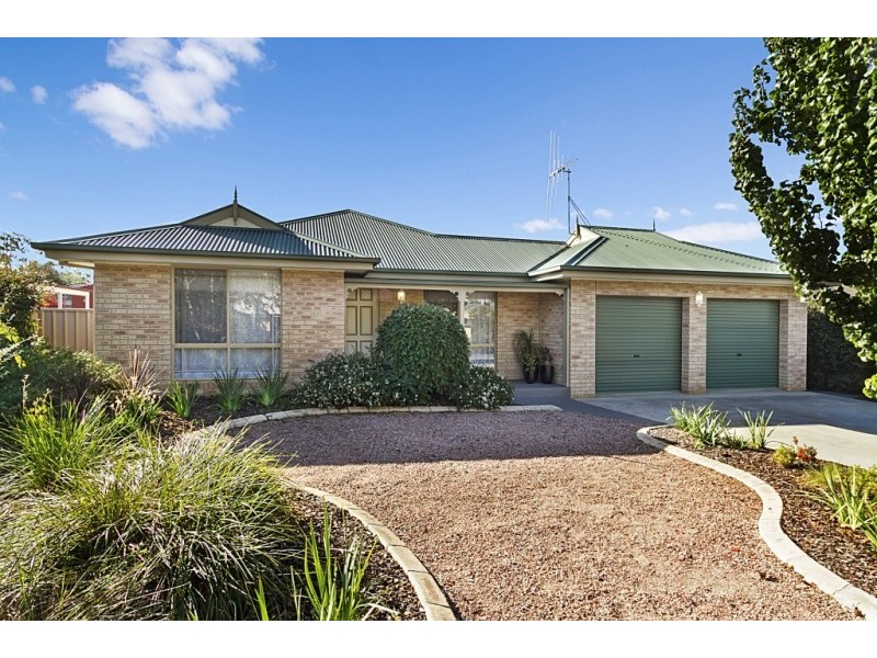 10 Peace Street, Kangaroo Flat VIC 3555