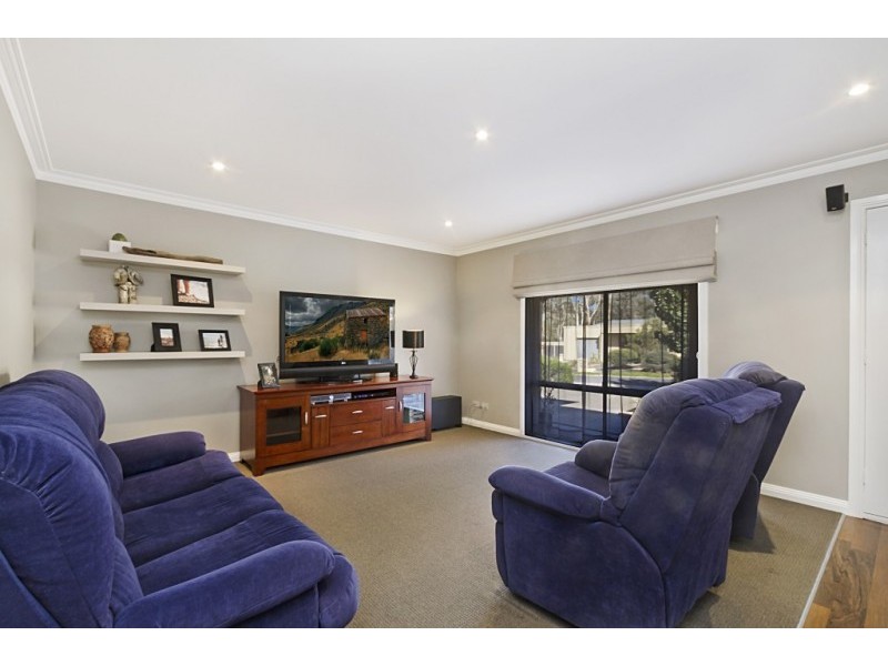 10 Peace Street, Kangaroo Flat VIC 3555