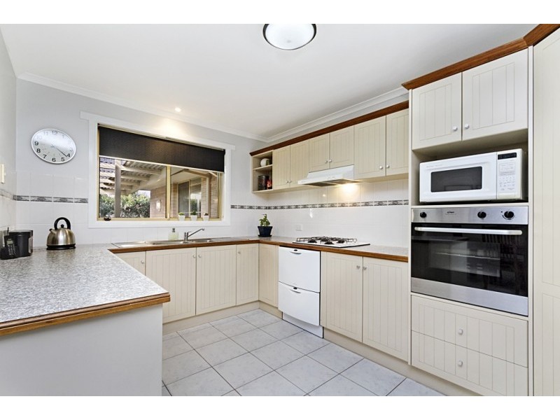 10 Peace Street, Kangaroo Flat VIC 3555