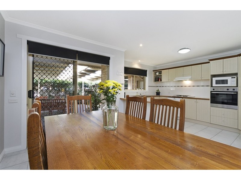 10 Peace Street, Kangaroo Flat VIC 3555