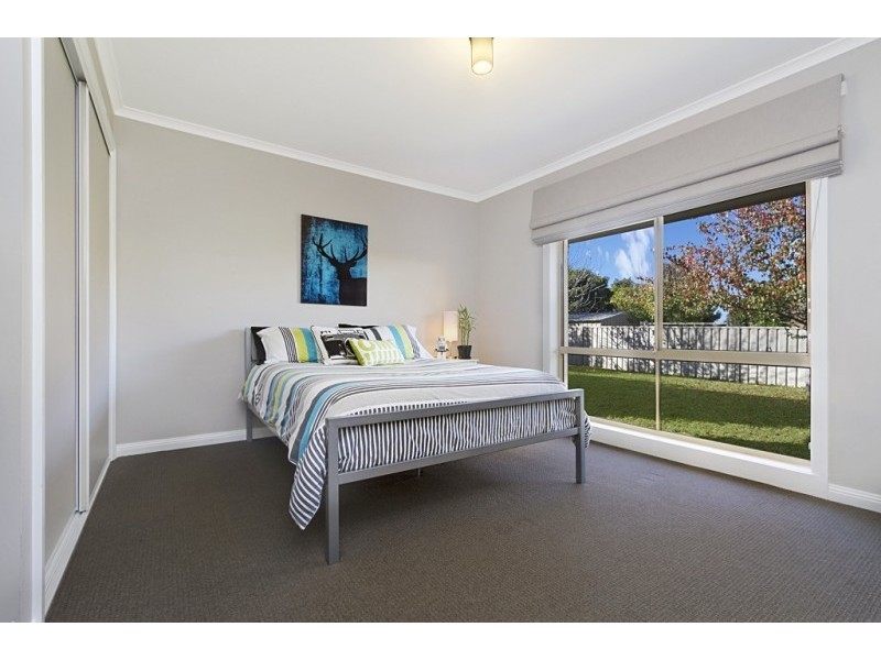 10 Peace Street, Kangaroo Flat VIC 3555