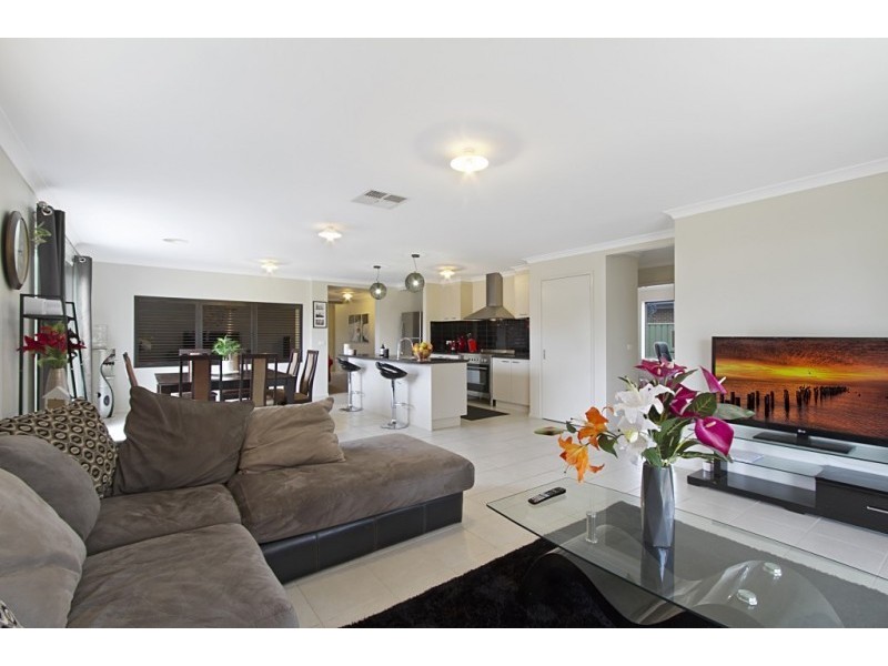 13 Therese Way, Maiden Gully VIC 3551