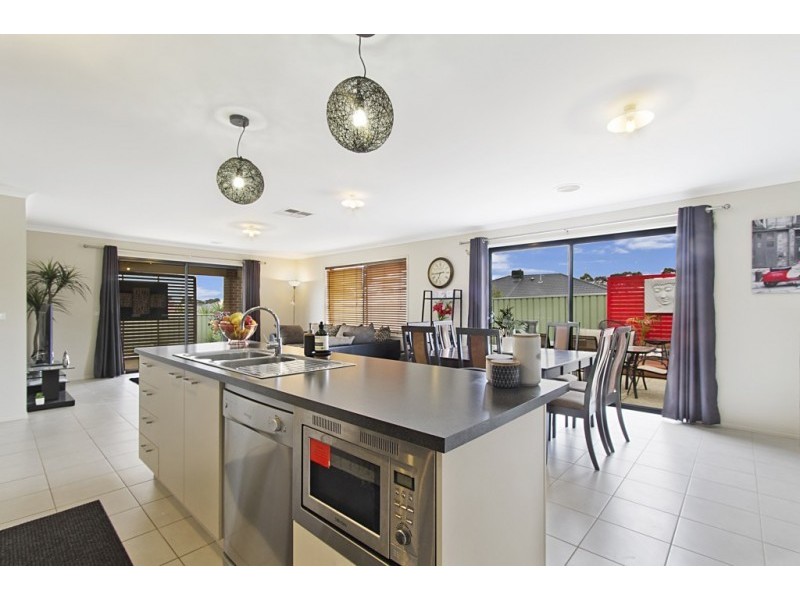 13 Therese Way, Maiden Gully VIC 3551