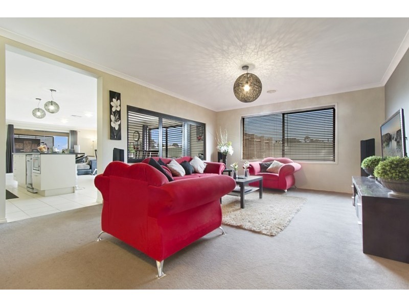 13 Therese Way, Maiden Gully VIC 3551