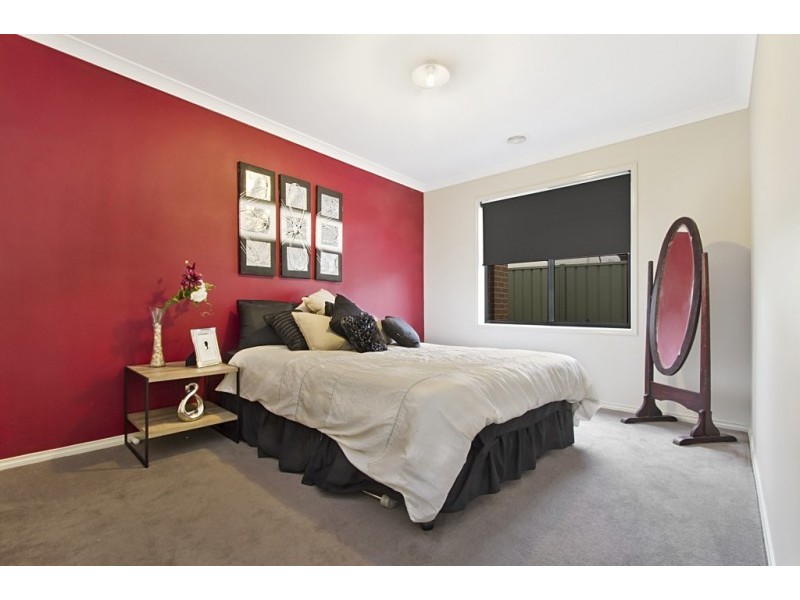 13 Therese Way, Maiden Gully VIC 3551