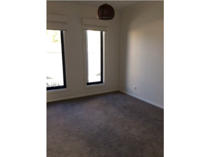 2/45 Mckenzie Street West, Golden Square VIC 3555