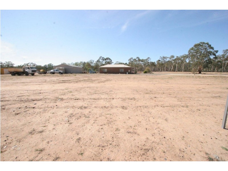 20 Weeks Road, Ascot VIC 3551