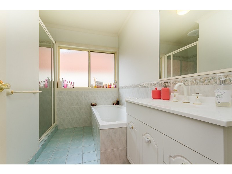 12 Claire Court, Kennington VIC 3550