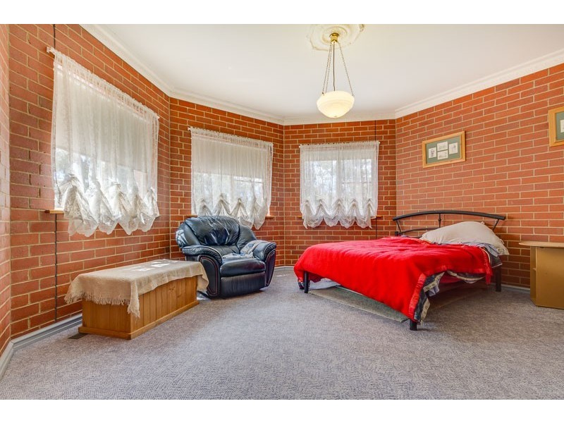 4 Clay Gully Court, Maiden Gully VIC 3551