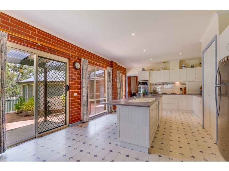 4 Clay Gully Court, Maiden Gully VIC 3551