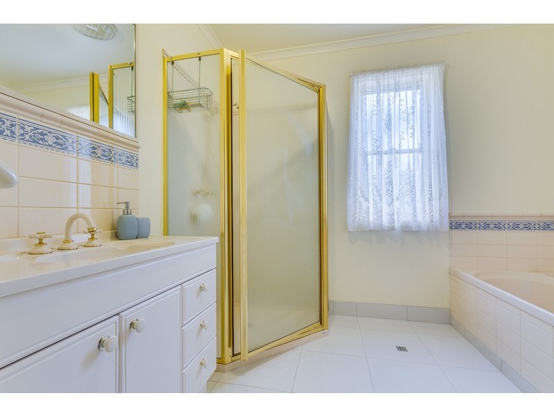 4 Clay Gully Court, Maiden Gully VIC 3551