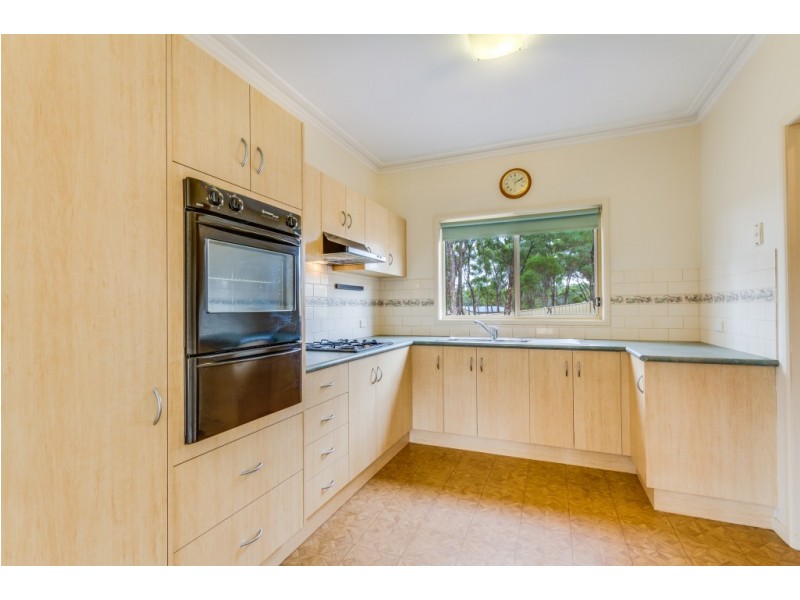 9 Clay Gully Court, Maiden Gully VIC 3551