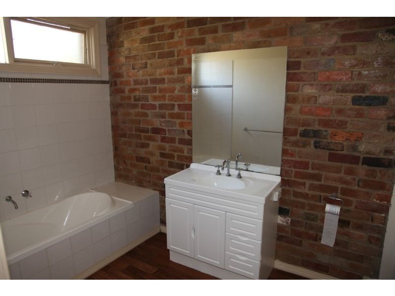 29 Little Breen Street, Quarry Hill VIC 3550