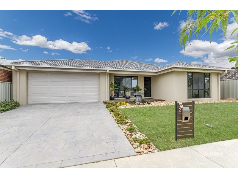 3 Klim Avenue, Kangaroo Flat VIC 3555