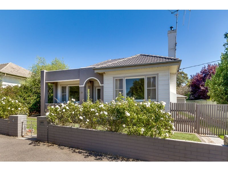 12 Eadie Street, Quarry Hill VIC 3550