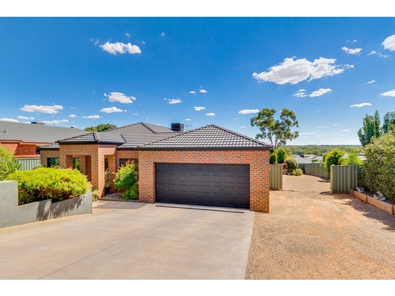 13 Marita Drive, Maiden Gully VIC 3551