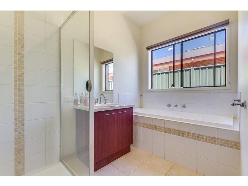 13 Marita Drive, Maiden Gully VIC 3551