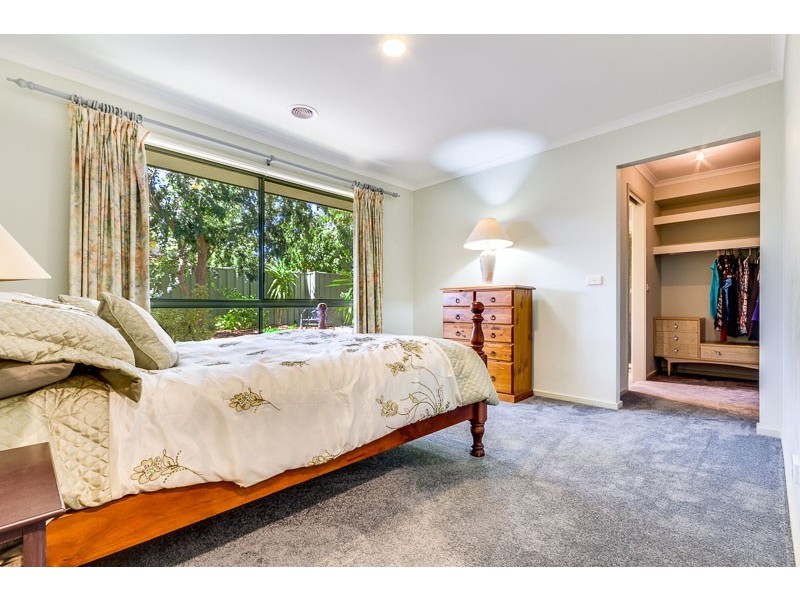 2 Lona Close, Spring Gully VIC 3550