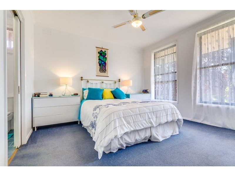 15 Houlahan St, Kennington VIC 3550