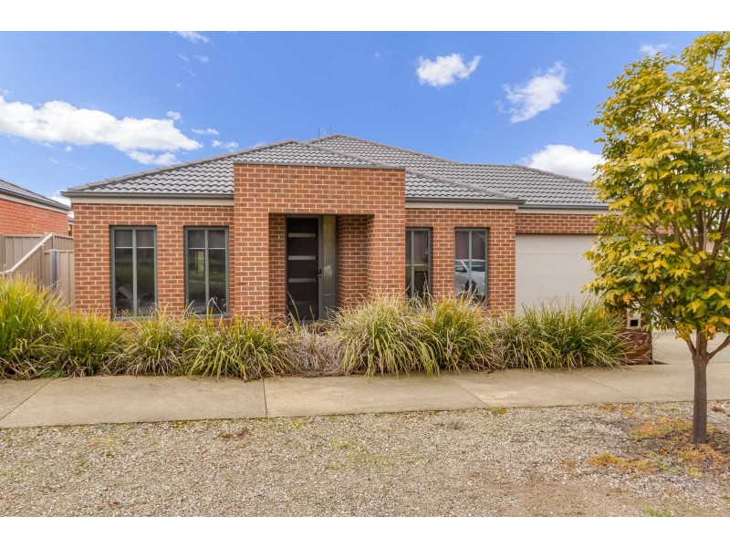 15 Victoria Avenue, Kangaroo Flat VIC 3555