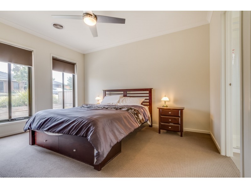 15 Victoria Avenue, Kangaroo Flat VIC 3555