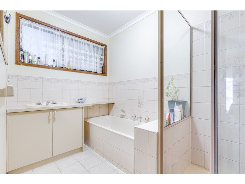 2/2 Guy Court, Kangaroo Flat VIC 3555