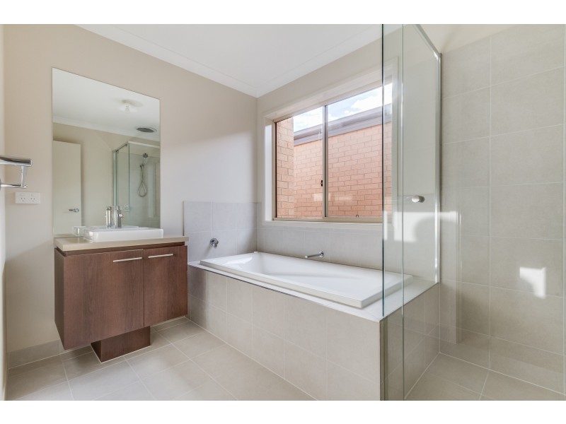 1/5 Waverley Road, Epsom VIC 3551