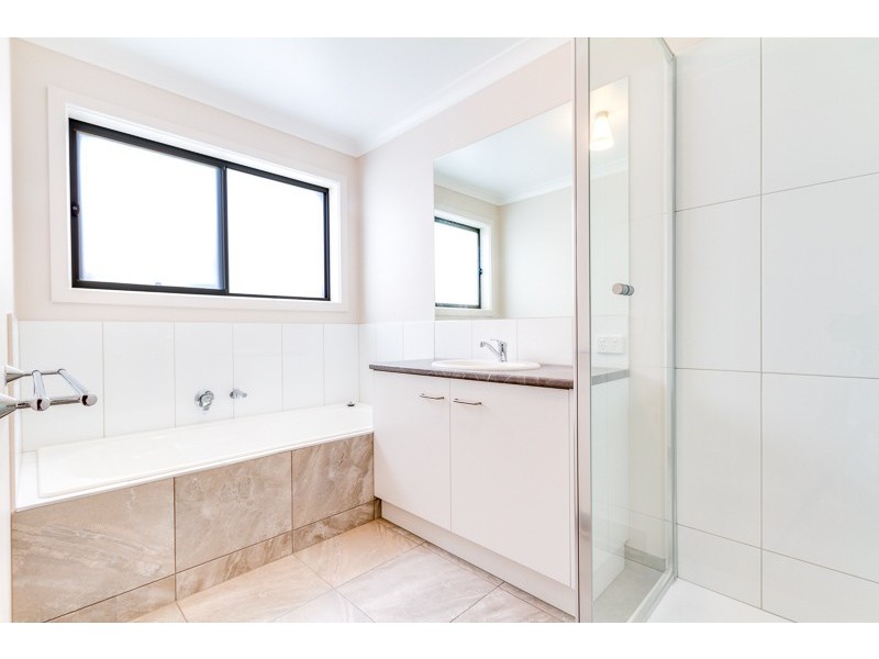 16B Daniel St, Long Gully VIC 3550