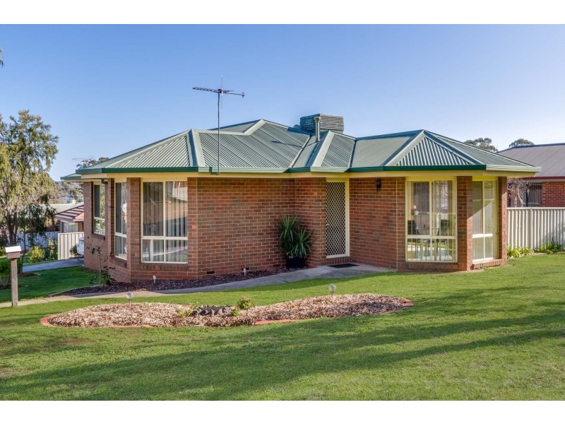 13 Cross Street, Kangaroo Flat VIC 3555