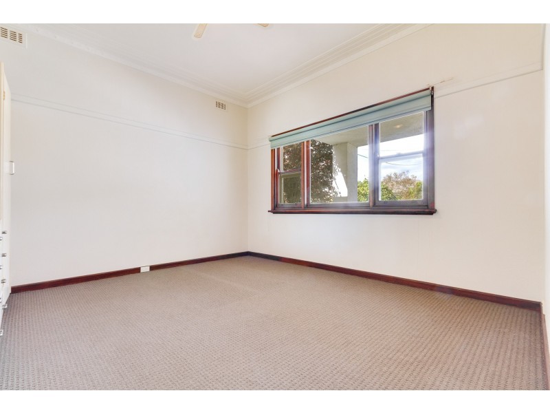 4 Wallace Ave, Flora Hill VIC 3550