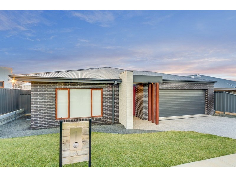 16 Coomoora Circuit, Strathfieldsaye VIC 3551
