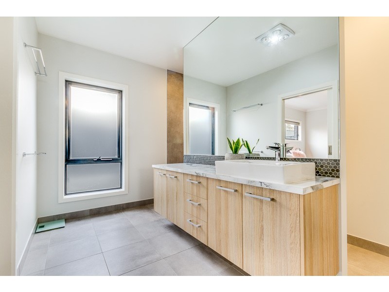 16 Coomoora Circuit, Strathfieldsaye VIC 3551