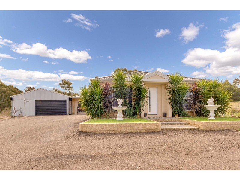 176 Sailors Gully Road, Eaglehawk VIC 3556