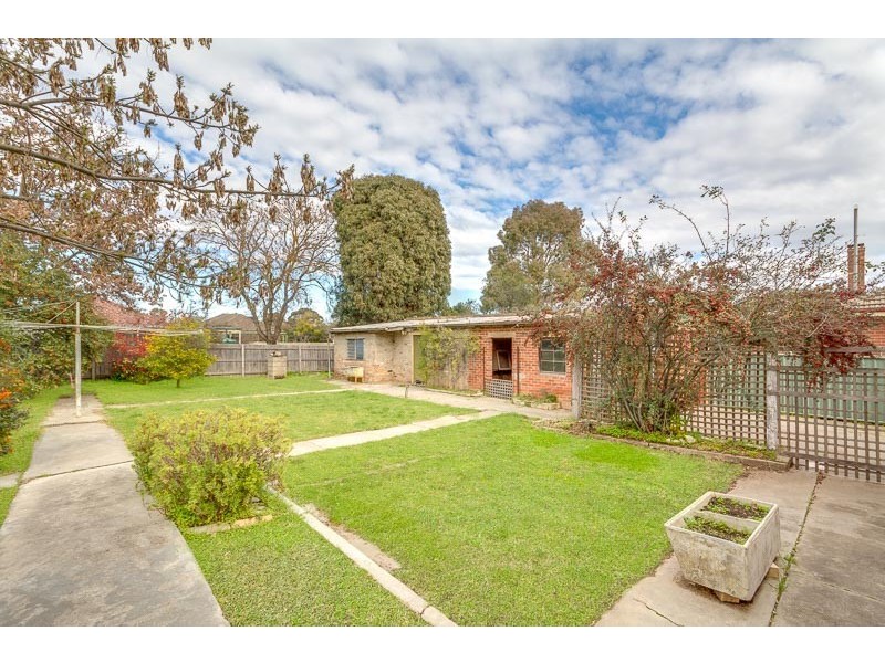 18 Ellis Street, Flora Hill VIC 3550