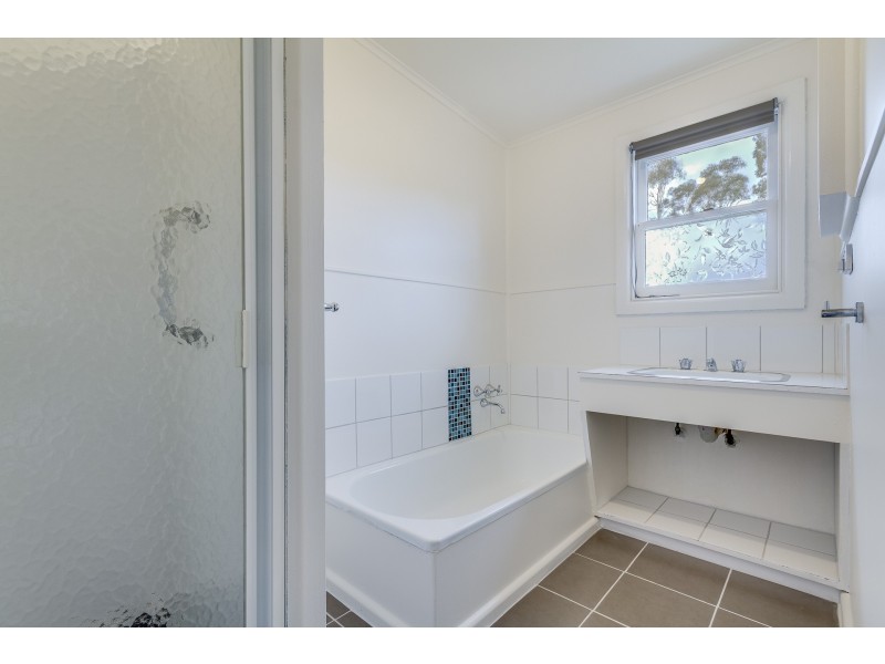 27 Barrell Street, California Gully VIC 3556