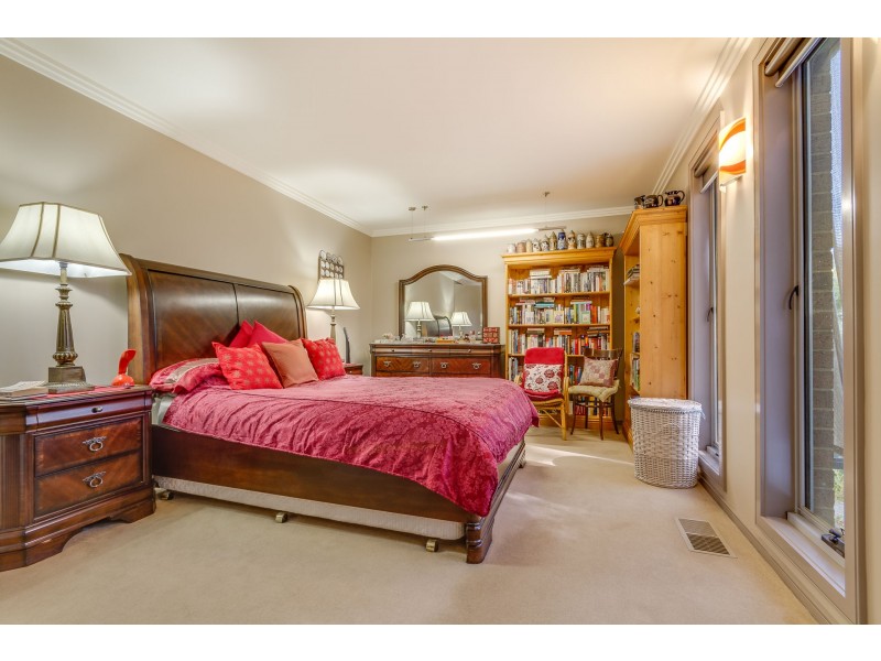 3 Pieper Terrace, Strathdale VIC 3550