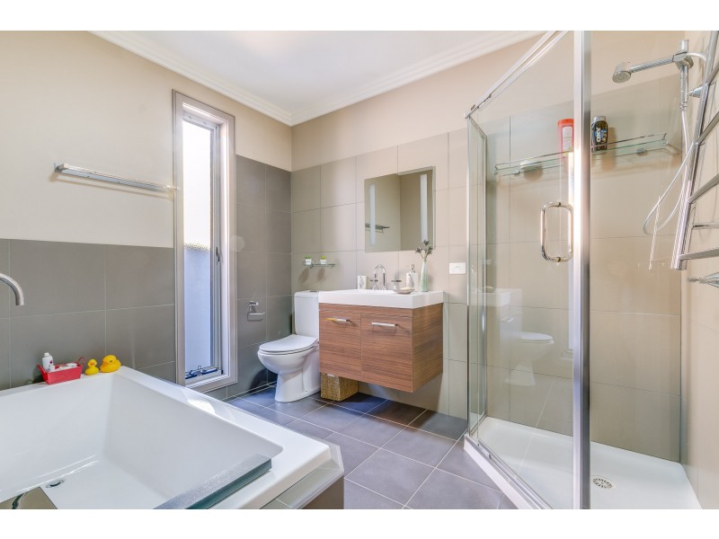 3 Pieper Terrace, Strathdale VIC 3550