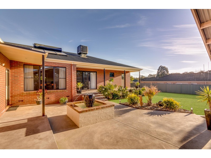 11 Meadows Way, Maiden Gully VIC 3551