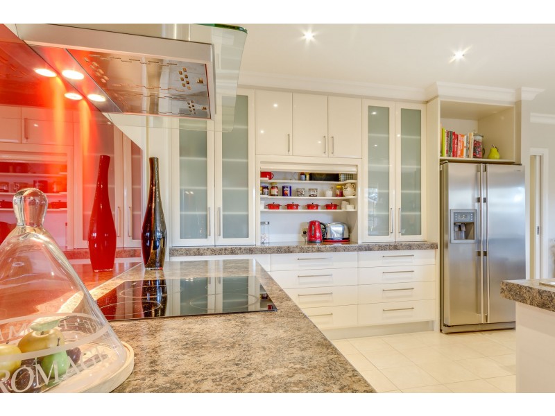 11 Meadows Way, Maiden Gully VIC 3551