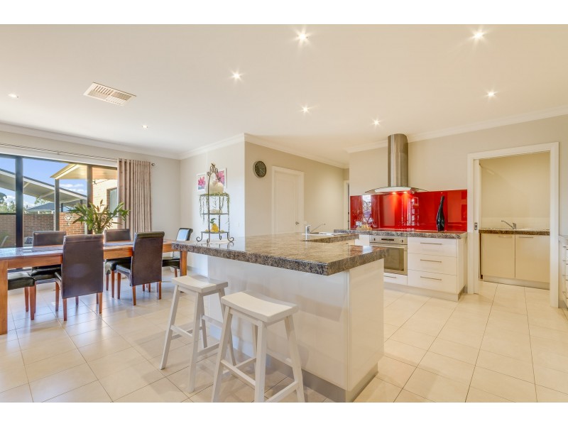 11 Meadows Way, Maiden Gully VIC 3551