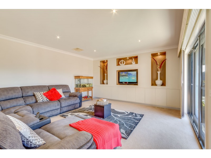 11 Meadows Way, Maiden Gully VIC 3551