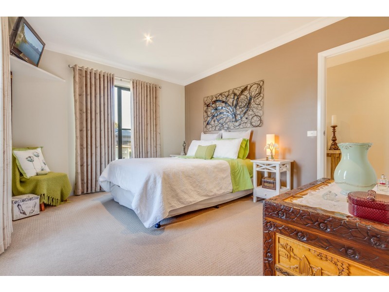 11 Meadows Way, Maiden Gully VIC 3551