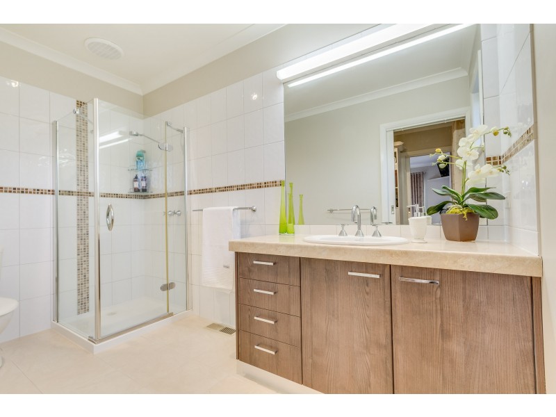11 Meadows Way, Maiden Gully VIC 3551
