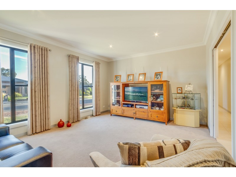 11 Meadows Way, Maiden Gully VIC 3551