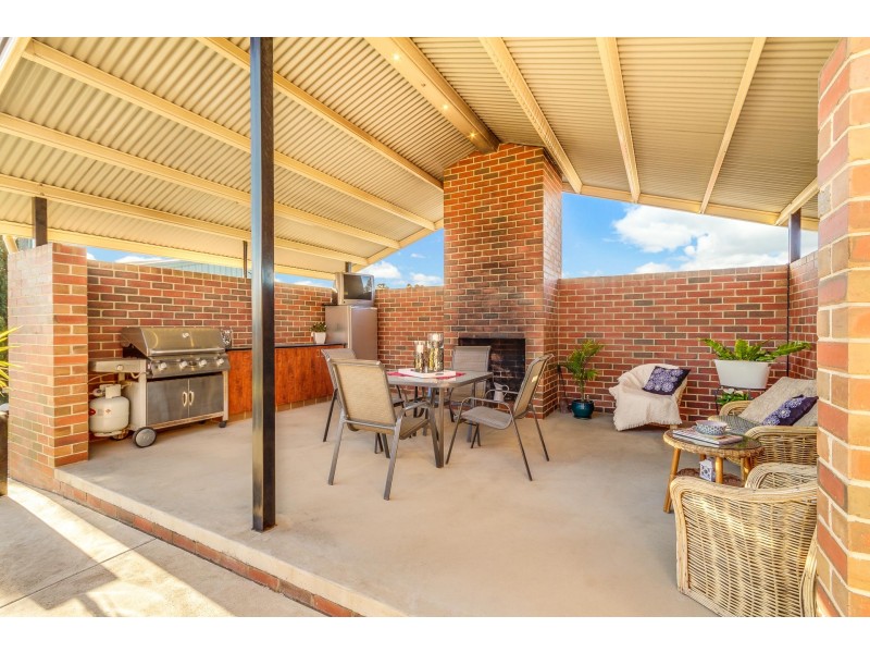 11 Meadows Way, Maiden Gully VIC 3551