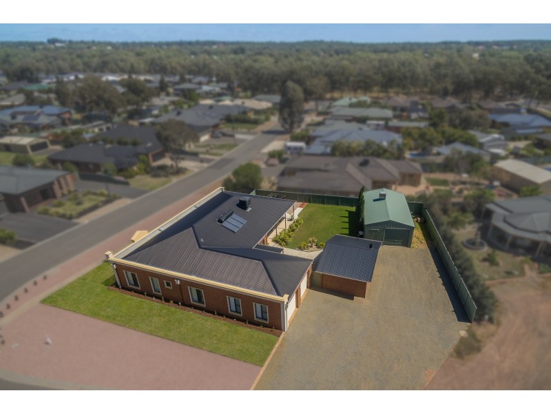 11 Meadows Way, Maiden Gully VIC 3551