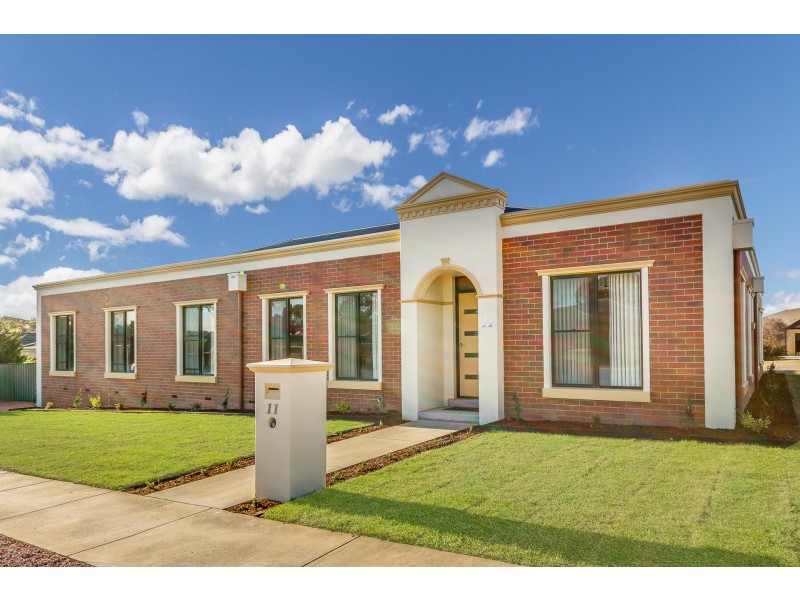11 Meadows Way, Maiden Gully VIC 3551