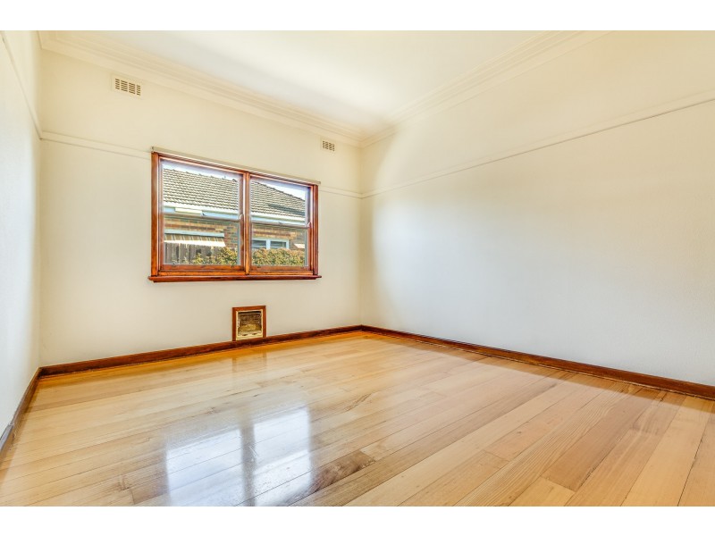 4 Wallace Ave, Flora Hill VIC 3550