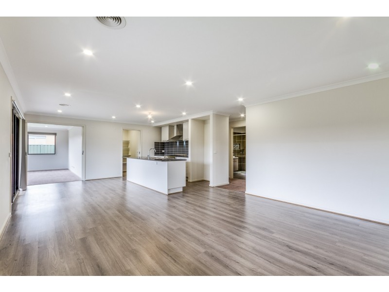 8 Gladeville Drive, Jackass Flat VIC 3556